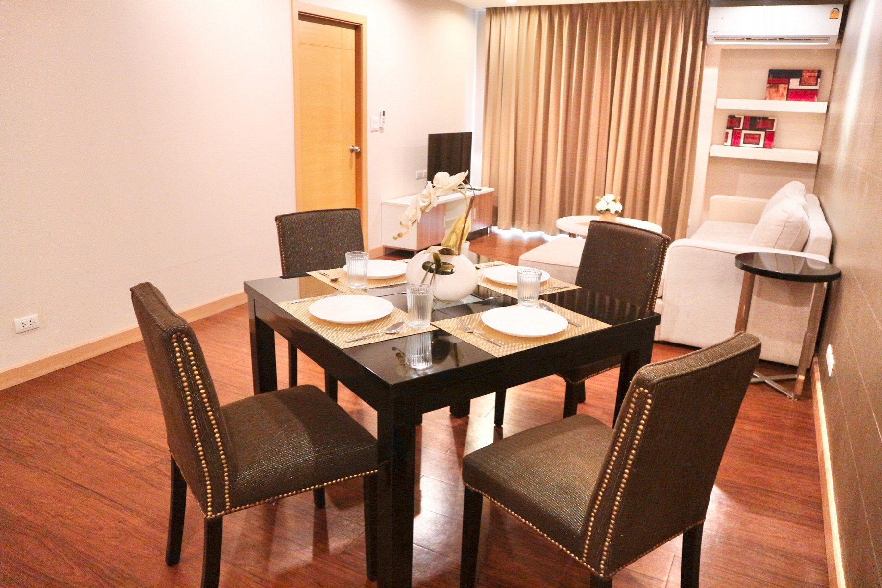 Icon Narindra Suites